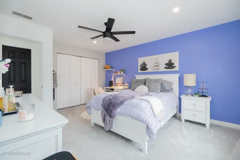 $950,000 | 7100 North Sioux Avenue, Chicago, IL 60646