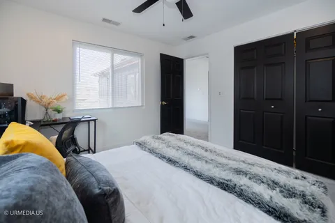 $950,000 | 7100 North Sioux Avenue, Chicago, IL 60646