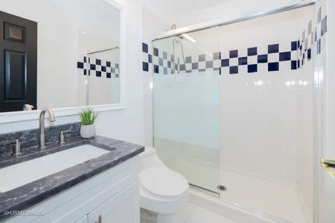 $950,000 | 7100 North Sioux Avenue, Chicago, IL 60646