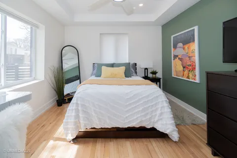 $950,000 | 7100 North Sioux Avenue, Chicago, IL 60646