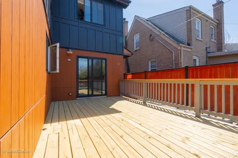 $950,000 | 7100 North Sioux Avenue, Chicago, IL 60646