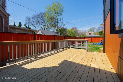 $950,000 | 7100 North Sioux Avenue, Chicago, IL 60646