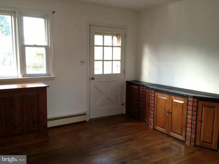 427 Upper Church Road Perkasie, PA 18944 - Photo 2 of 7 Living Room