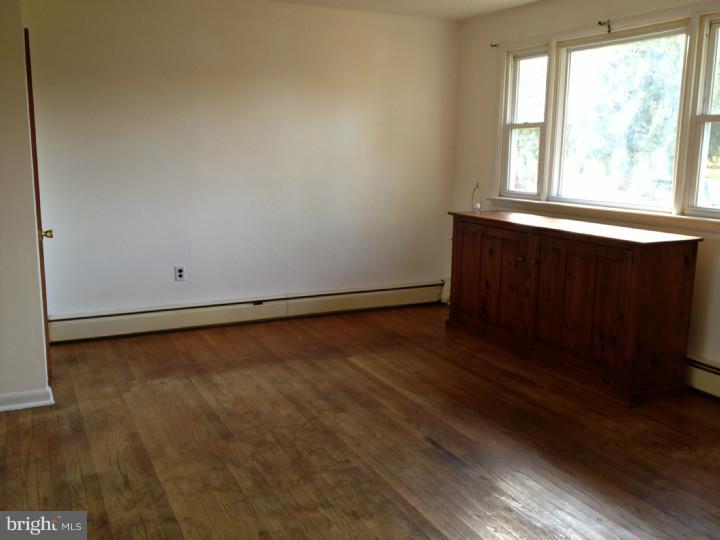 427 Upper Church Road Perkasie, PA 18944 - Photo 3 of 7 Living Room