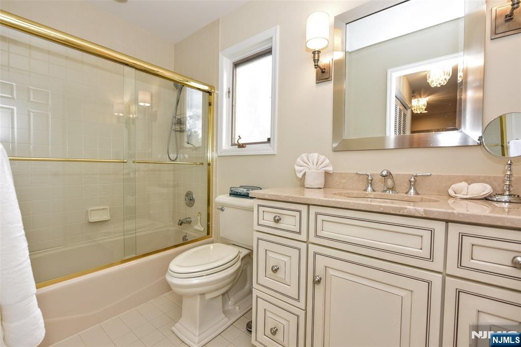 227 Westervelt Lane Mahwah, NJ 07430 - Photo 28 of 48