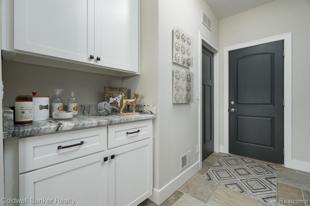 1060 Birkshire Ridge Rochester Hills, MI 48307 - Photo 20 of 35