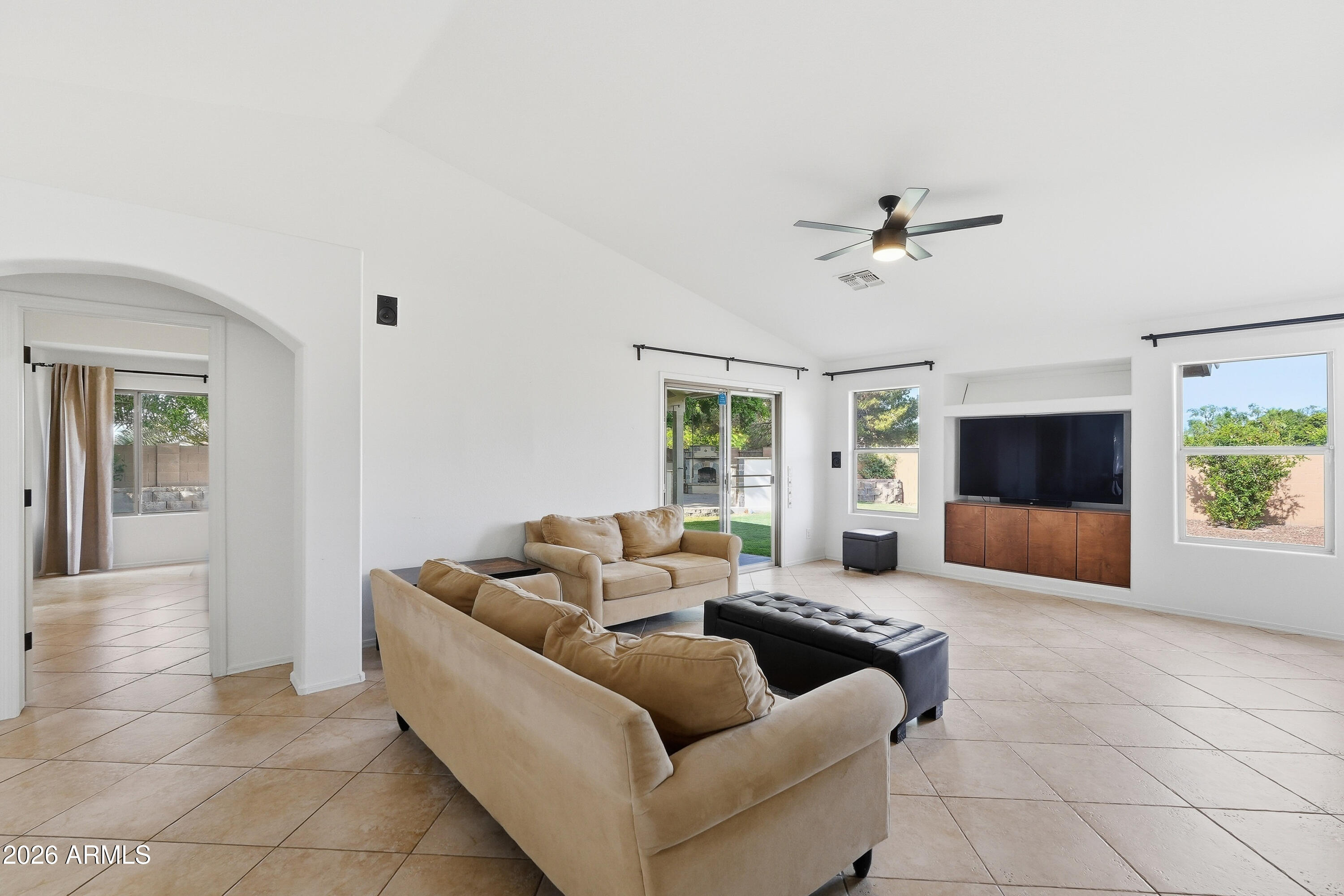 2628 East Beverly Road Phoenix, AZ 85042 - Photo 6 of 26 Tile flooring