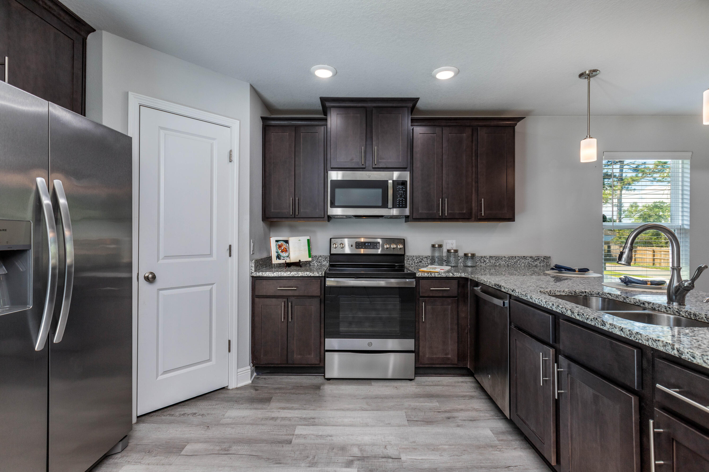 2326 Crescent Wood Road Navarre, FL 32566 - Photo 13 of 39 Gallery Image 13