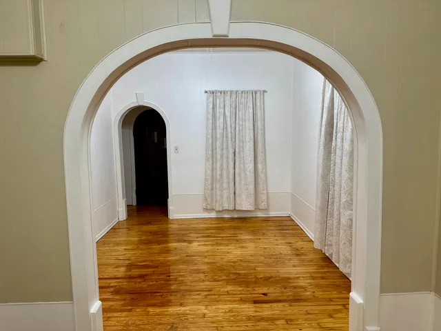 a view of empty room with window