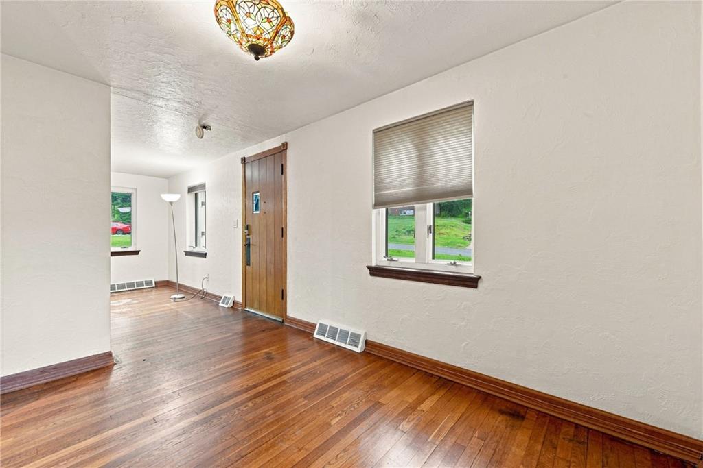 148 Idlewood Road Pittsburgh, PA 15235 - Photo 8 of 34 Gallery Image 8