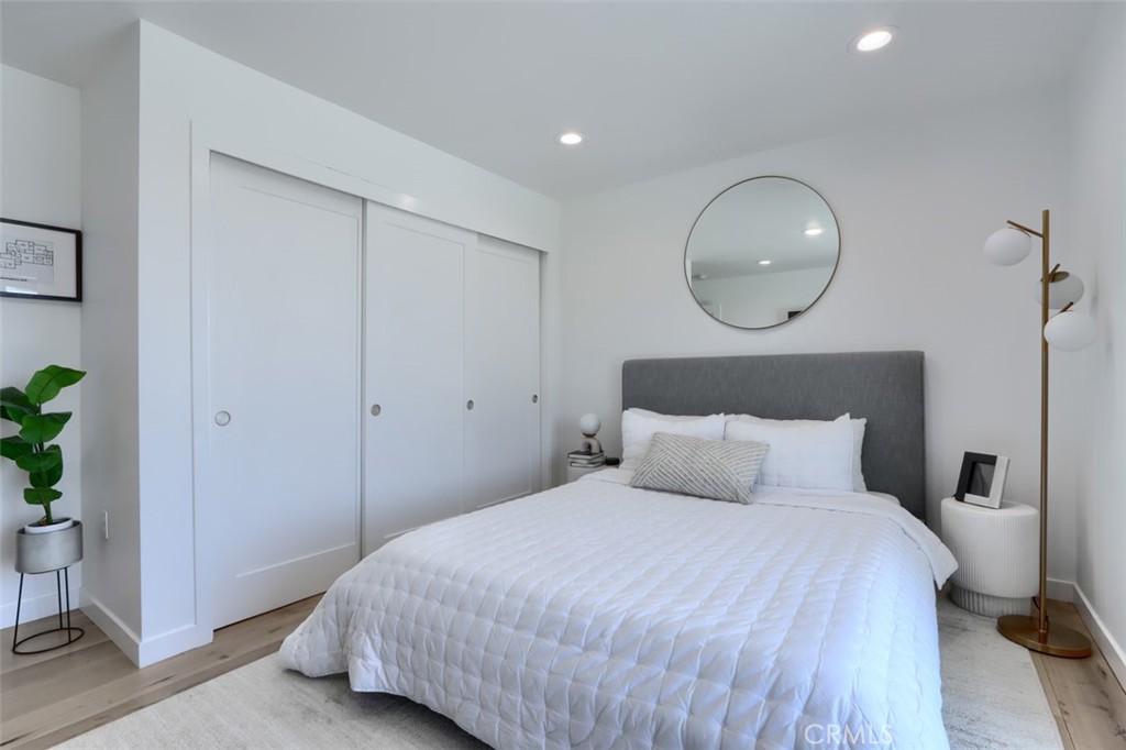 5076-5076 Allred Road Mariposa, CA 95338 - Photo 36 of 75 a bedroom with a bed and a potted plant