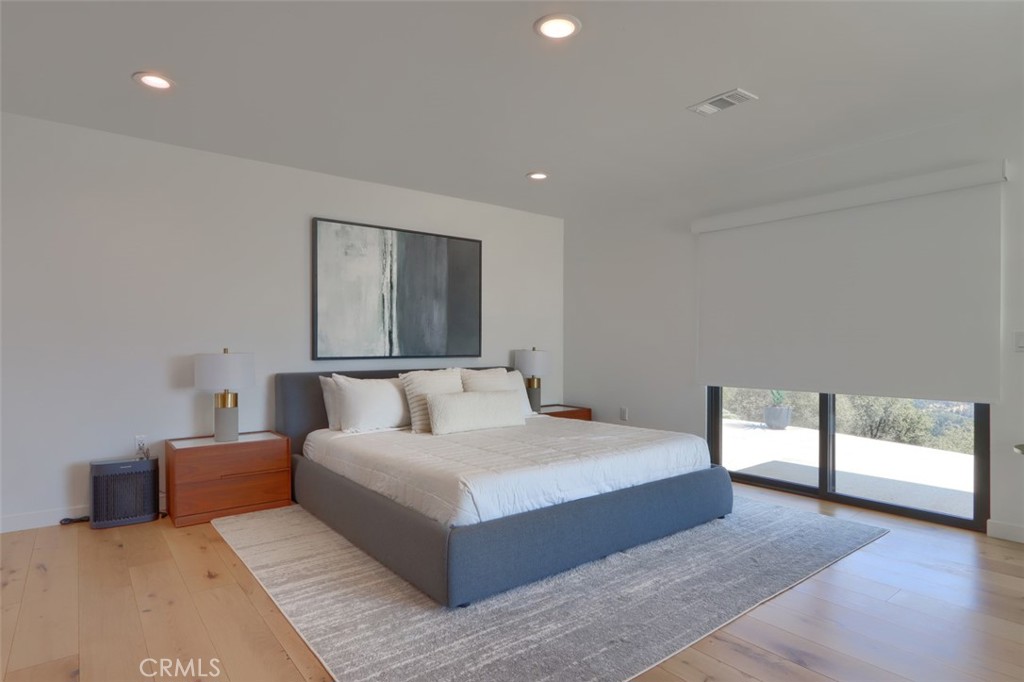 5076-5076 Allred Road Mariposa, CA 95338 - Photo 42 of 75 a spacious bedroom with a bed and window