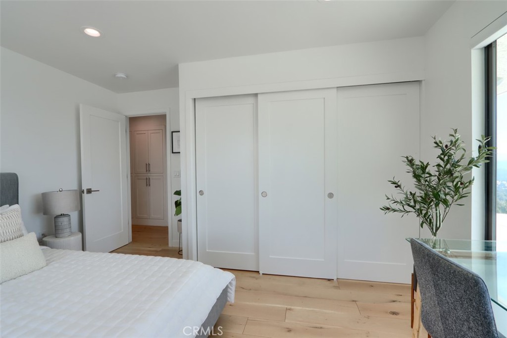 5076-5076 Allred Road Mariposa, CA 95338 - Photo 51 of 75 a bedroom with a large bed and a potted plant