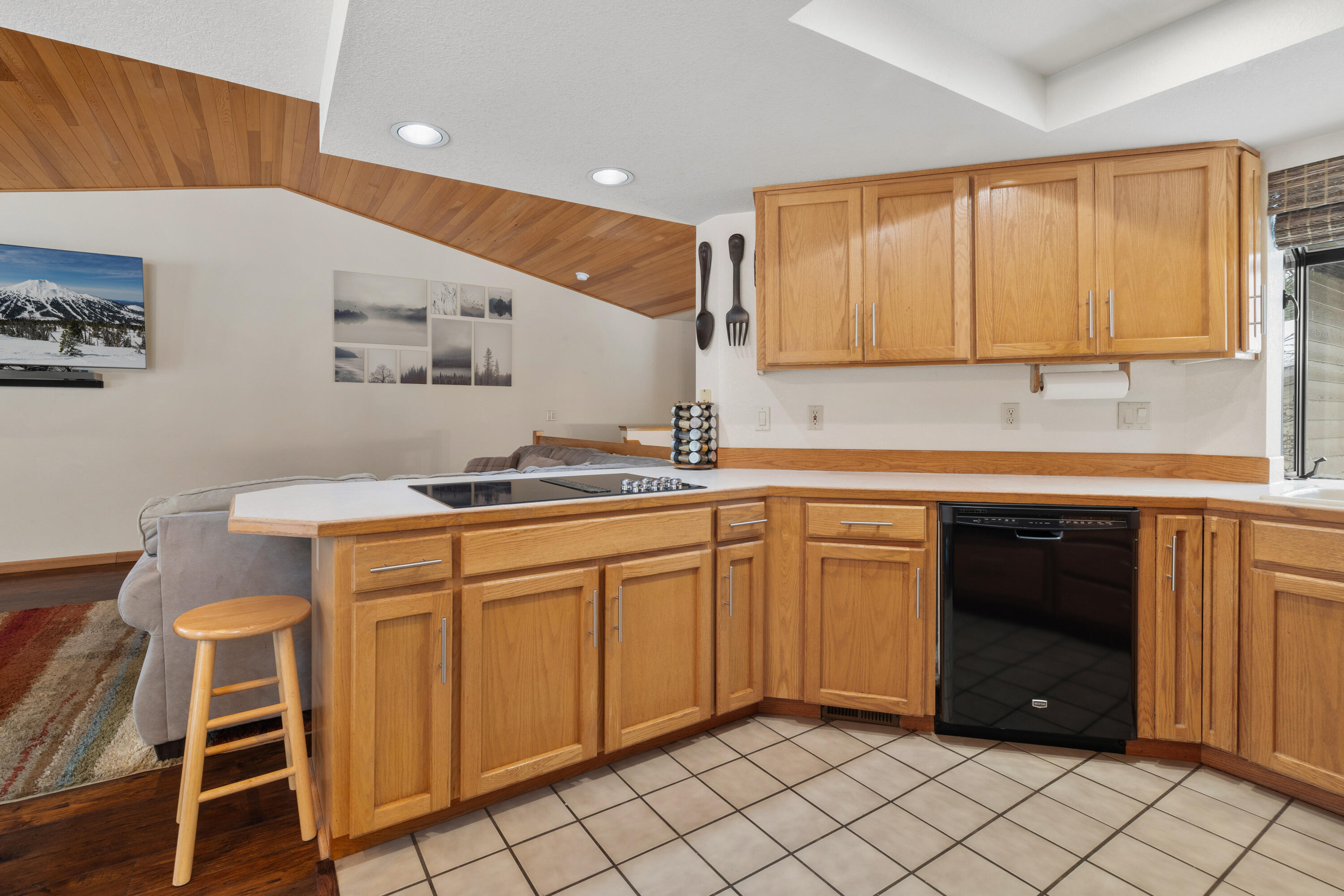17760 West Core Road, Unit 16 Sunriver, OR 97707 - Photo 11 of 41 12-1861_250320_JILLROSELL