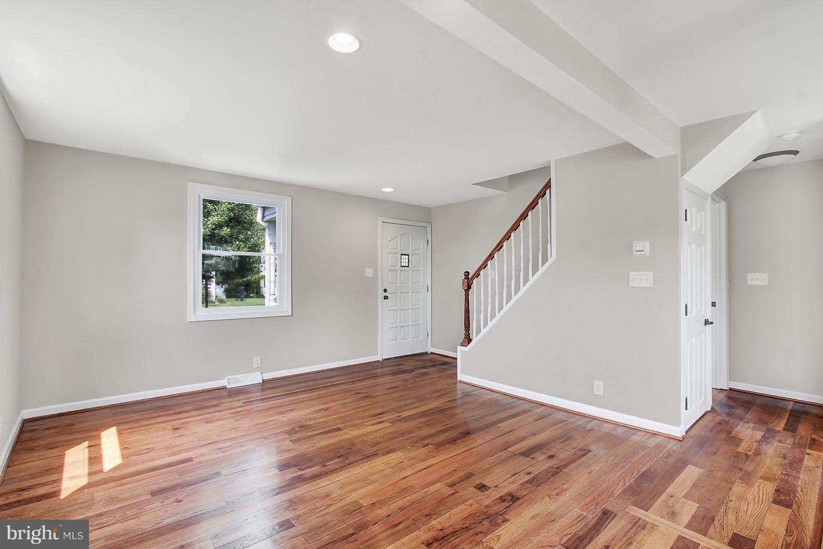 3147 Cornwall Road Dundalk, MD 21222 - Photo 4 of 19 Living Room