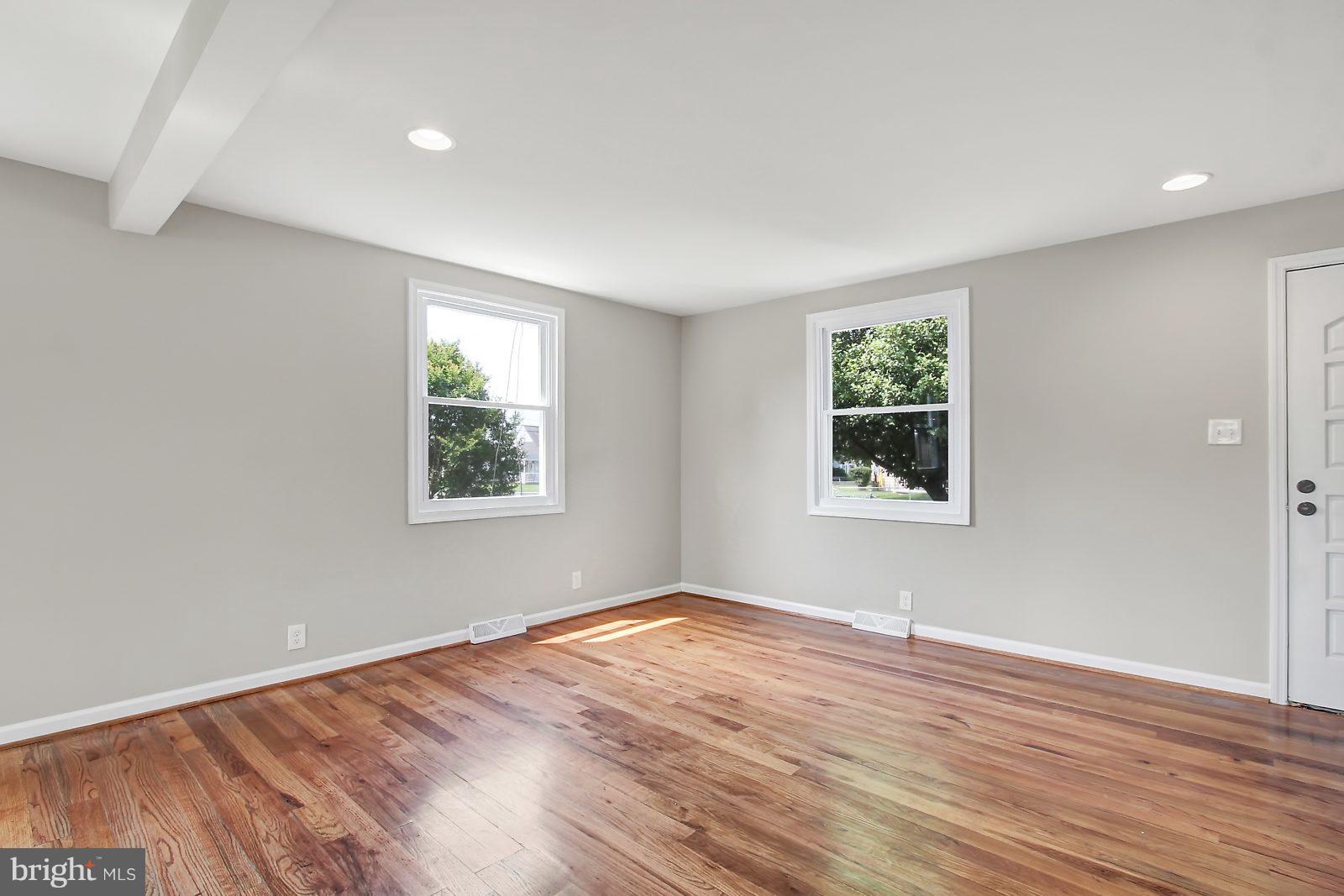 3147 Cornwall Road Dundalk, MD 21222 - Photo 8 of 19 Living Room