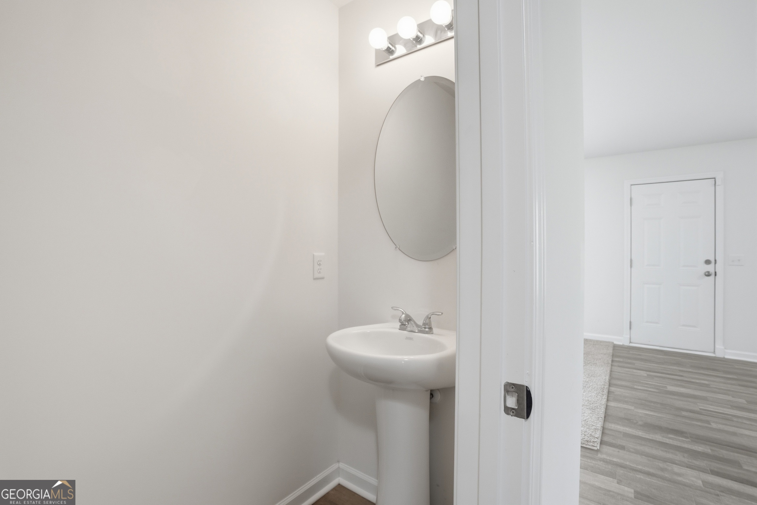 225 Rendell Lane Hinesville, GA 31313 - Photo 7 of 33 a bathroom with a sink and a mirror