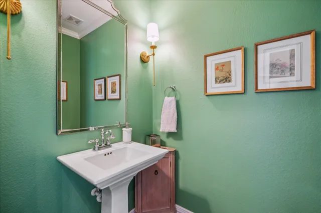 $1,299,000 | 1515 Thornton Road, Houston, TX 77018