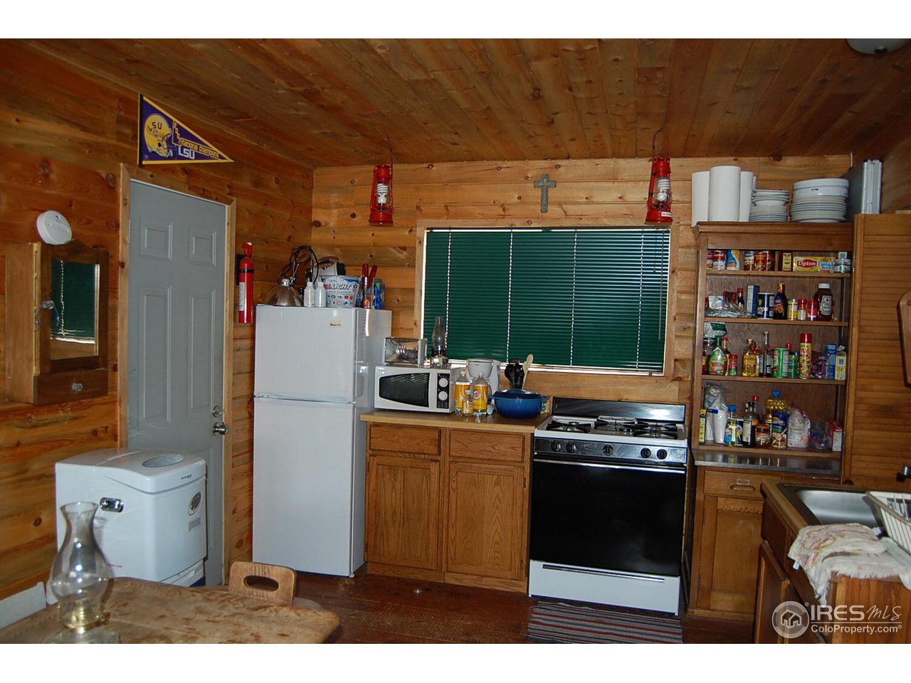 5701 Camel Rock Road Livermore, CO 80536 - Photo 7 of 12 Kitchen