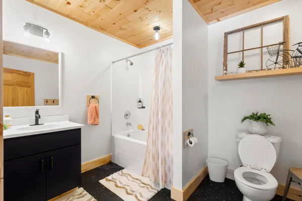 $650,000 | 5895 Maidens Road, Onekama, MI 49675