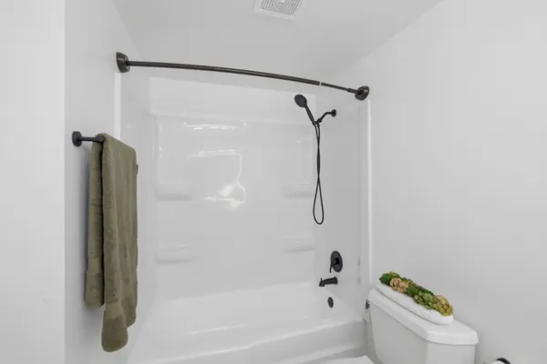$164,900 | 1500 Robin Circle, Unit 112, Hoffman Estates, IL 60169