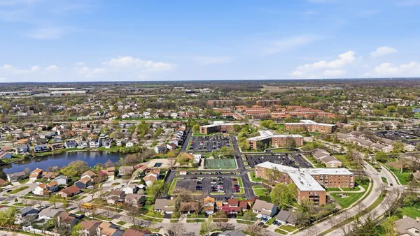 $164,900 | 1500 Robin Circle, Unit 112, Hoffman Estates, IL 60169