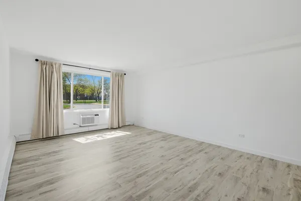 $164,900 | 1500 Robin Circle, Unit 112, Hoffman Estates, IL 60169