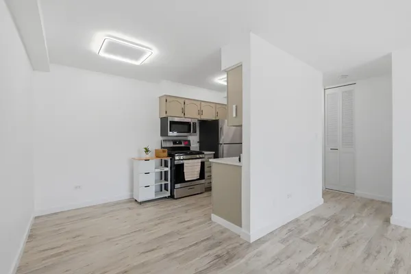 $164,900 | 1500 Robin Circle, Unit 112, Hoffman Estates, IL 60169