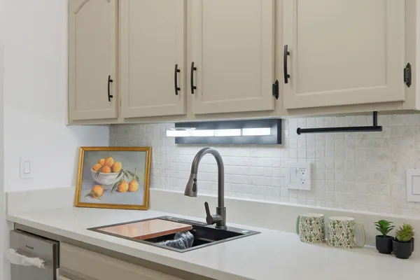 $164,900 | 1500 Robin Circle, Unit 112, Hoffman Estates, IL 60169