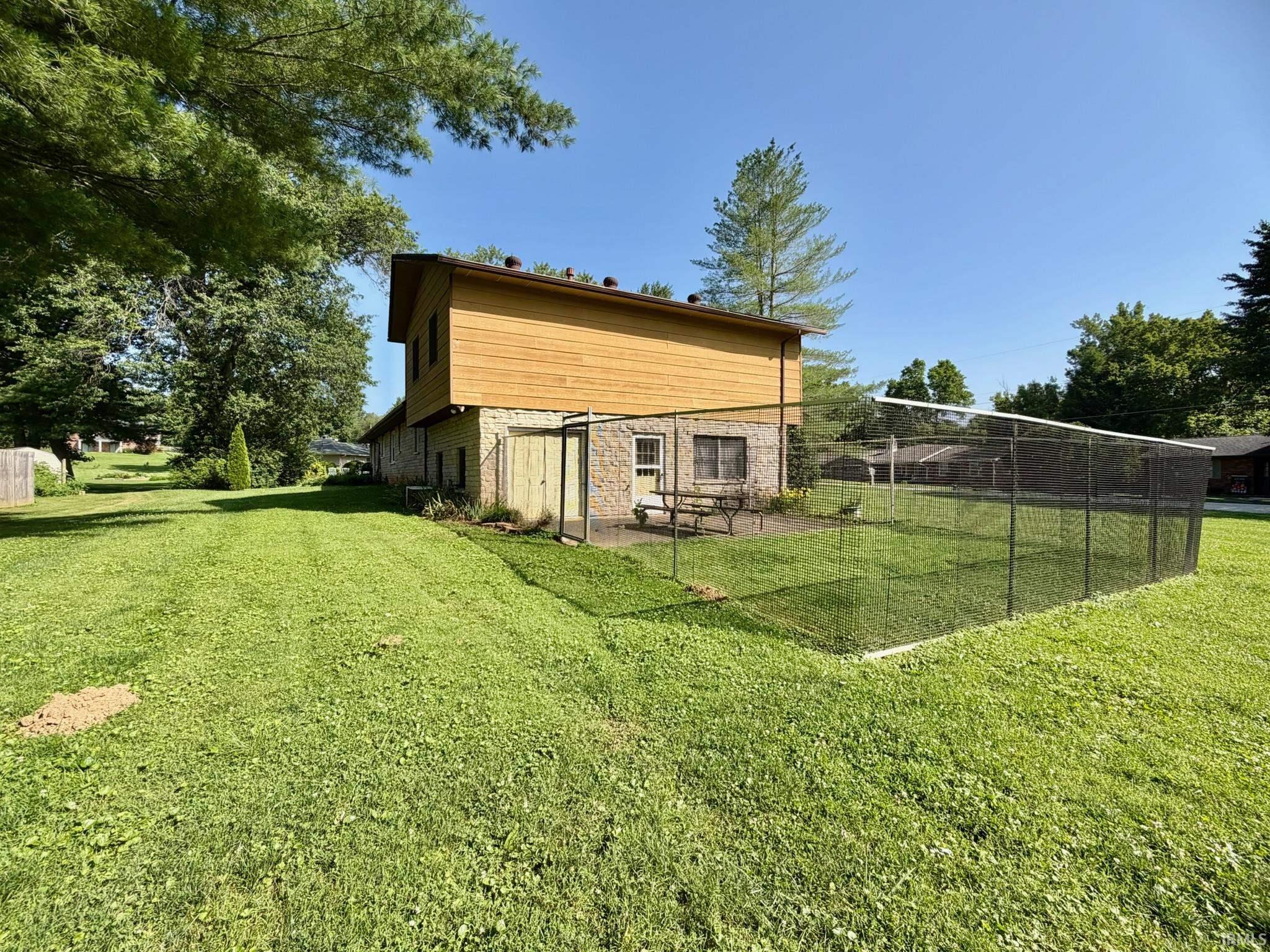 417 Sycamore Drive Bedford, IN 47421 - Photo 4 of 33