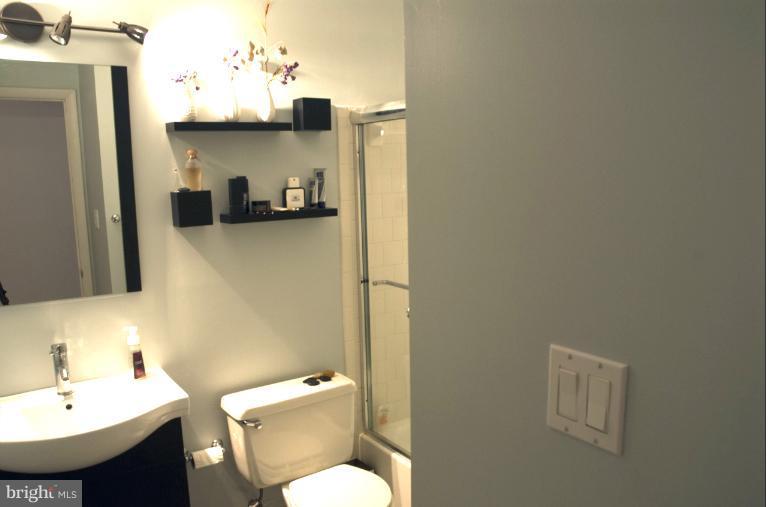 10728 Cross School Road Reston, VA 20191 - Photo 14 of 30 Bath 2