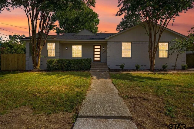 a view of a house with a yard