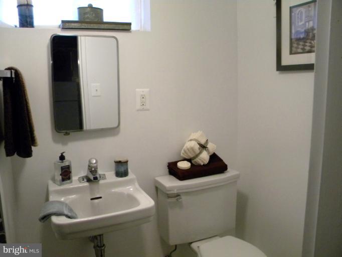 11828 Rocking Horse Road Rockville, MD 20852 - Photo 21 of 30 Bath