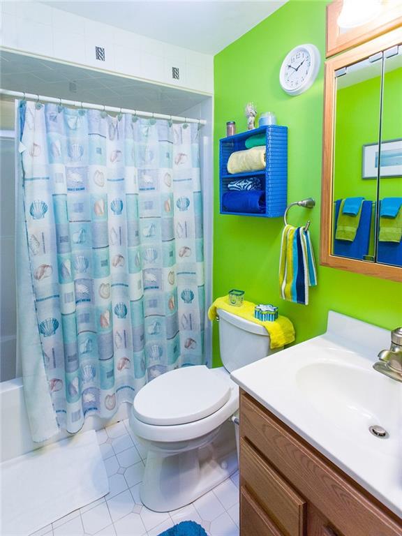 618 Cemetery Road Perryopolis, PA 15473 - Photo 18 of 25 Full bathroom on main level.