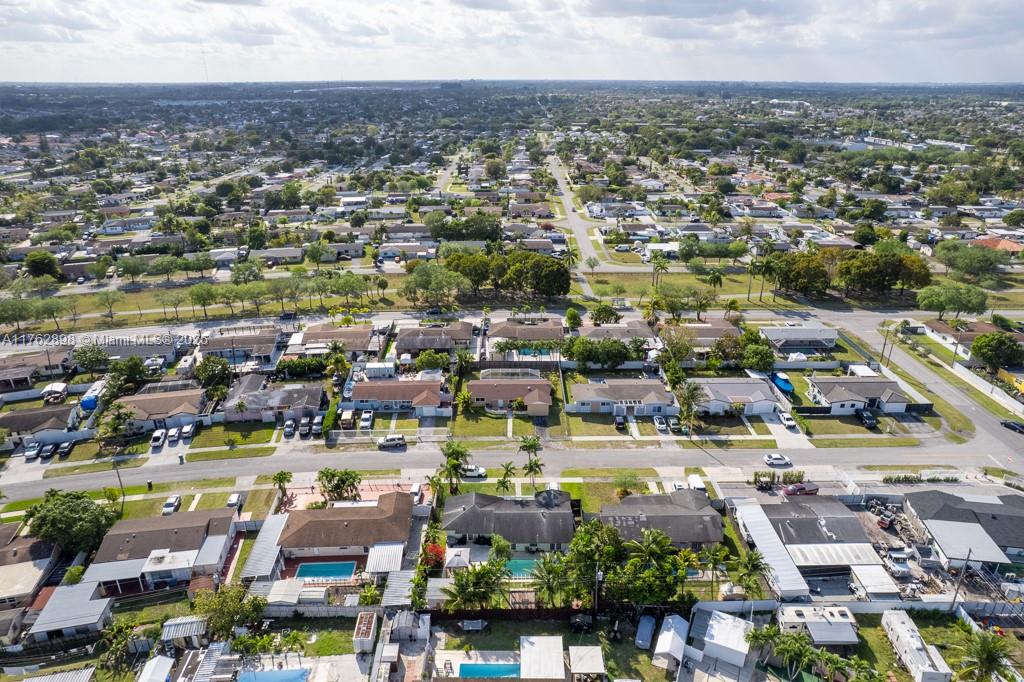 20420 Southwest 116th Road Miami, FL 33177 - Photo 8 of 42 Gallery Image 8