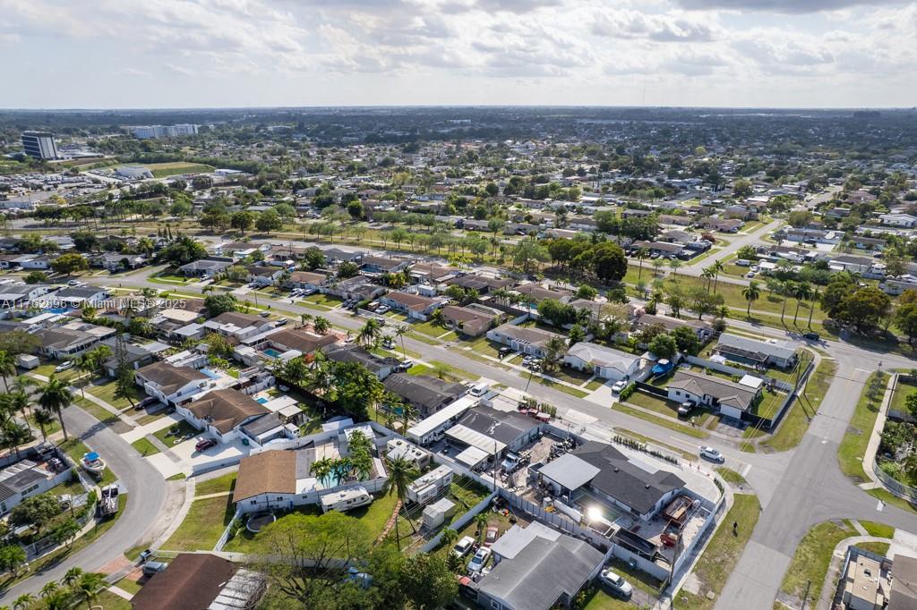 20420 Southwest 116th Road Miami, FL 33177 - Photo 9 of 42 Gallery Image 9