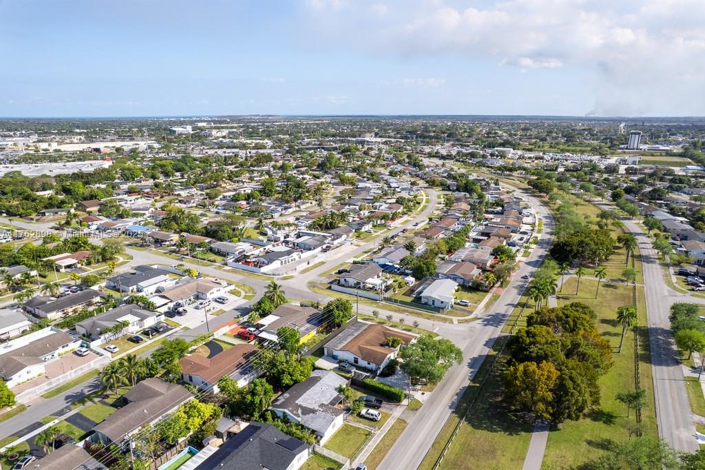20420 Southwest 116th Road Miami, FL 33177 - Photo 10 of 42 Gallery Image 10