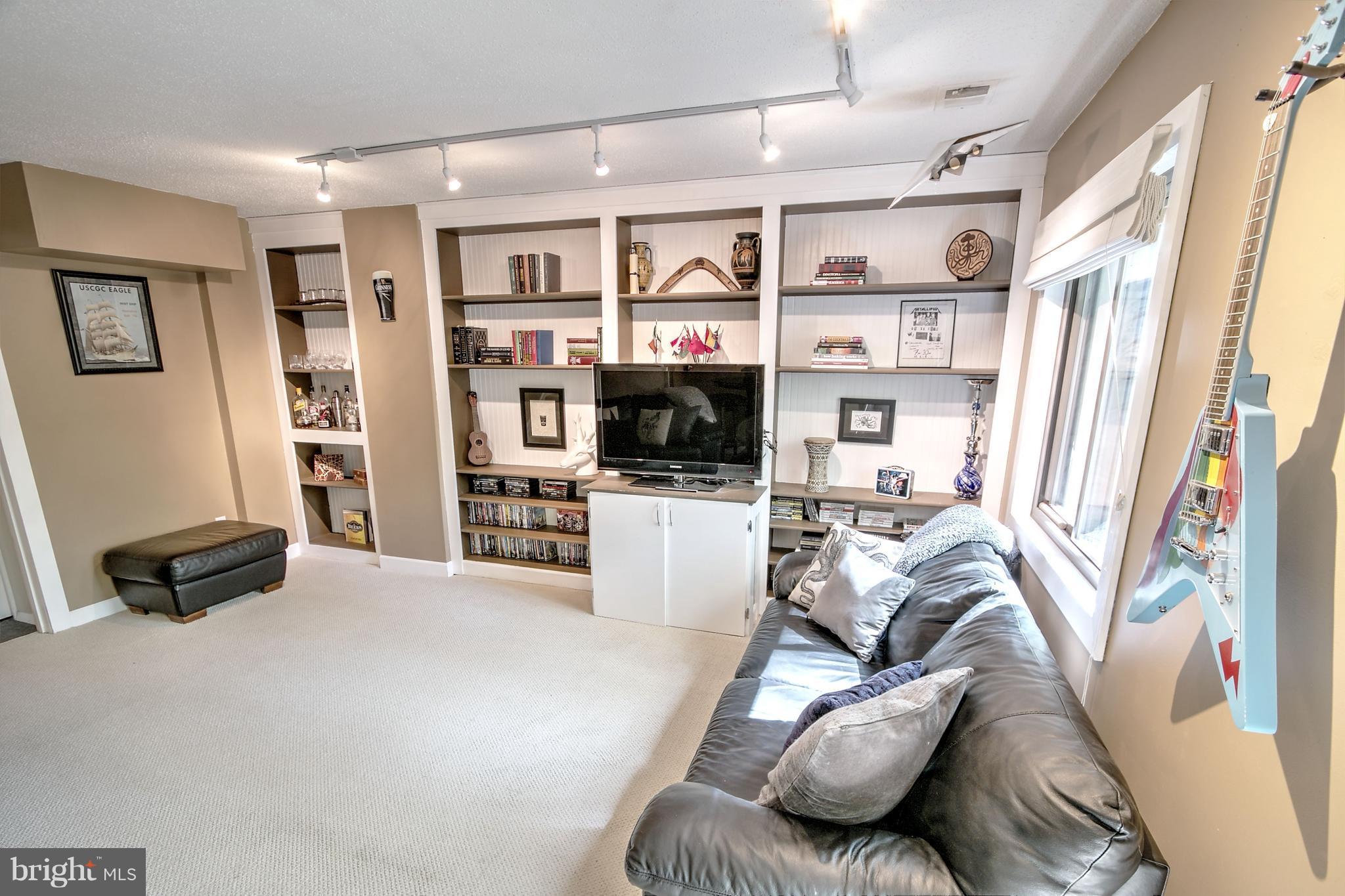 2226 Coppersmith Square Reston, VA 20191 - Photo 23 of 28 Family Room