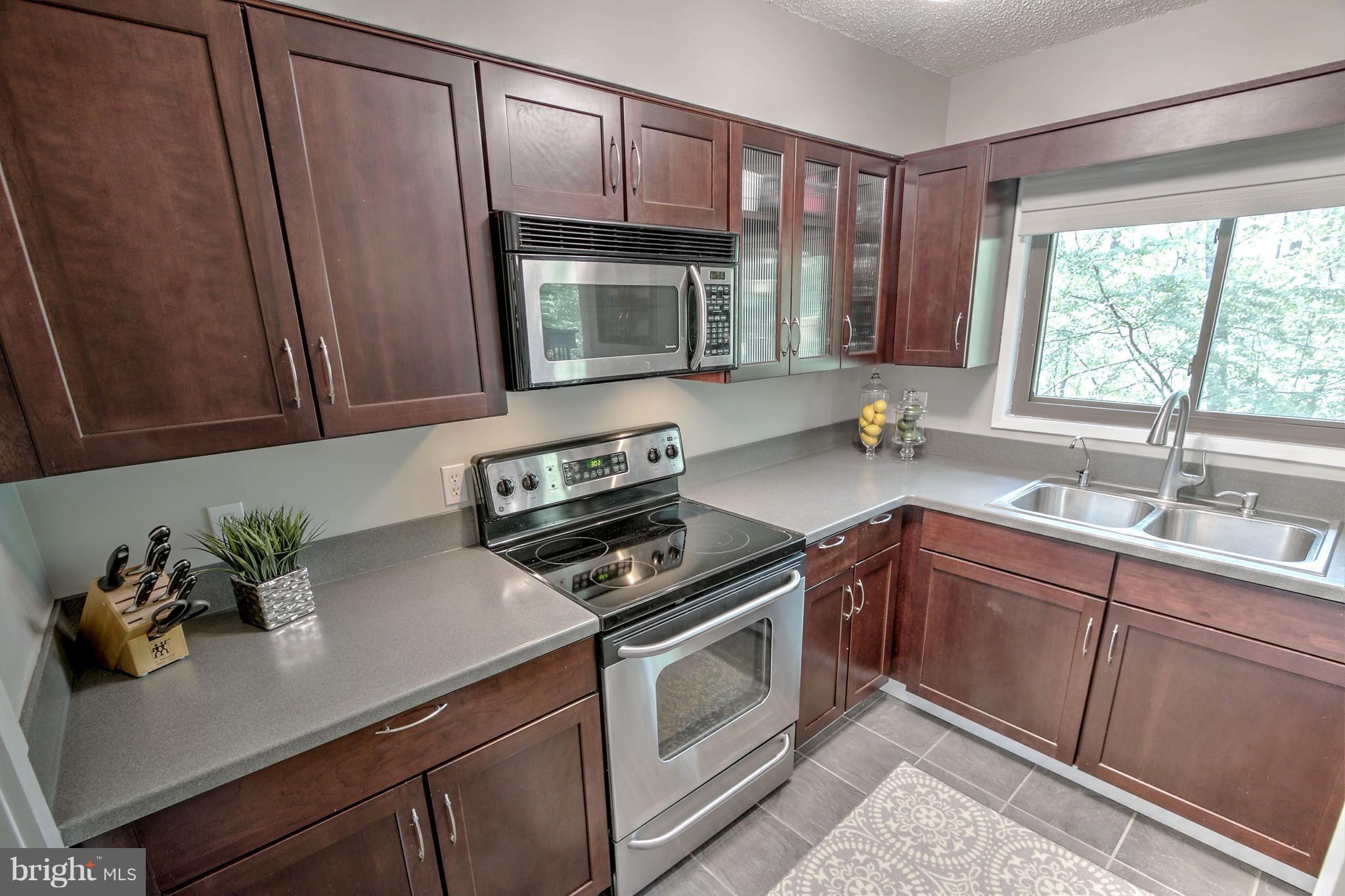 2226 Coppersmith Square Reston, VA 20191 - Photo 6 of 28 Kitchen