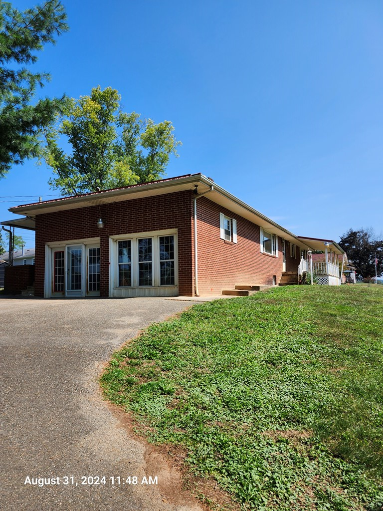 1065 Swords Creek Road Honaker, VA 24260 - Photo 3 of 32 Gallery Image 3