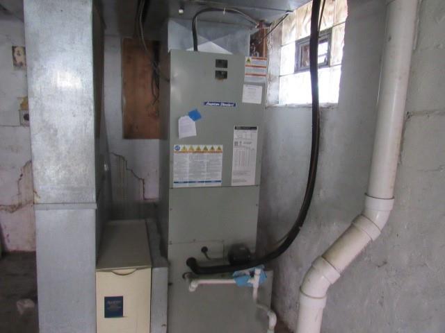 213 Stone Church Road Grindstone, PA 15442 - Photo 18 of 19 a bathroom with a bathtub