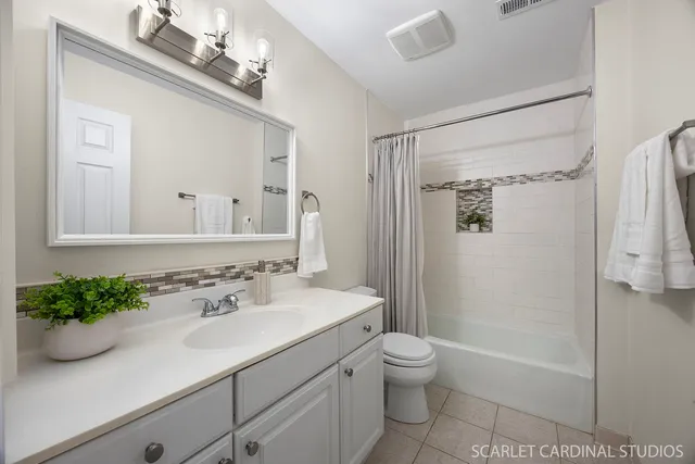 $585,000 | 953 Cordova Court, Wheaton, IL 60189