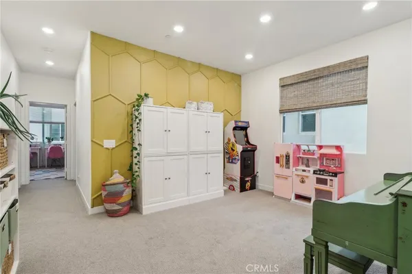 $739,900 | 27230 West Red Willow Court, Valencia, CA 91381