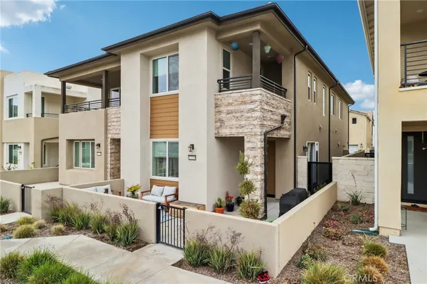 $739,900 | 27230 West Red Willow Court, Valencia, CA 91381