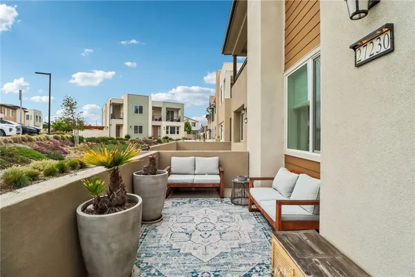 $739,900 | 27230 West Red Willow Court, Valencia, CA 91381