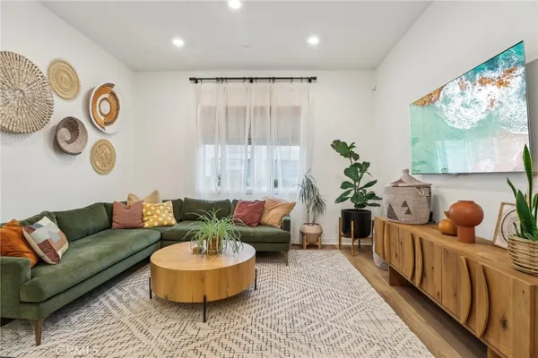 $739,900 | 27230 West Red Willow Court, Valencia, CA 91381