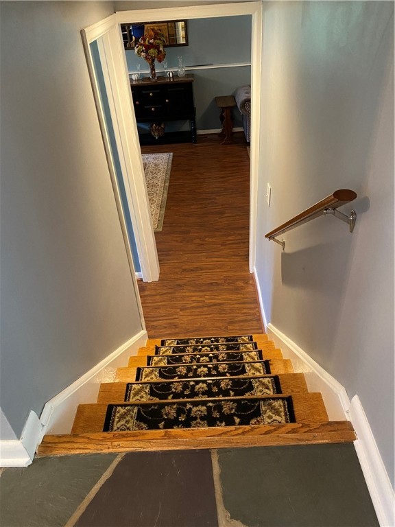 870 Dewitt Road Webster, NY 14580 - Photo 20 of 31 Lower level stairway