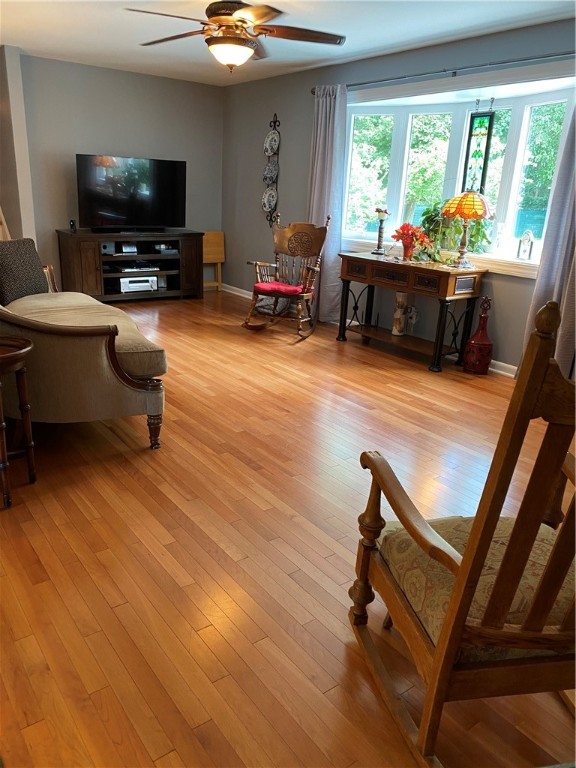 870 Dewitt Road Webster, NY 14580 - Photo 8 of 31 Living Room
