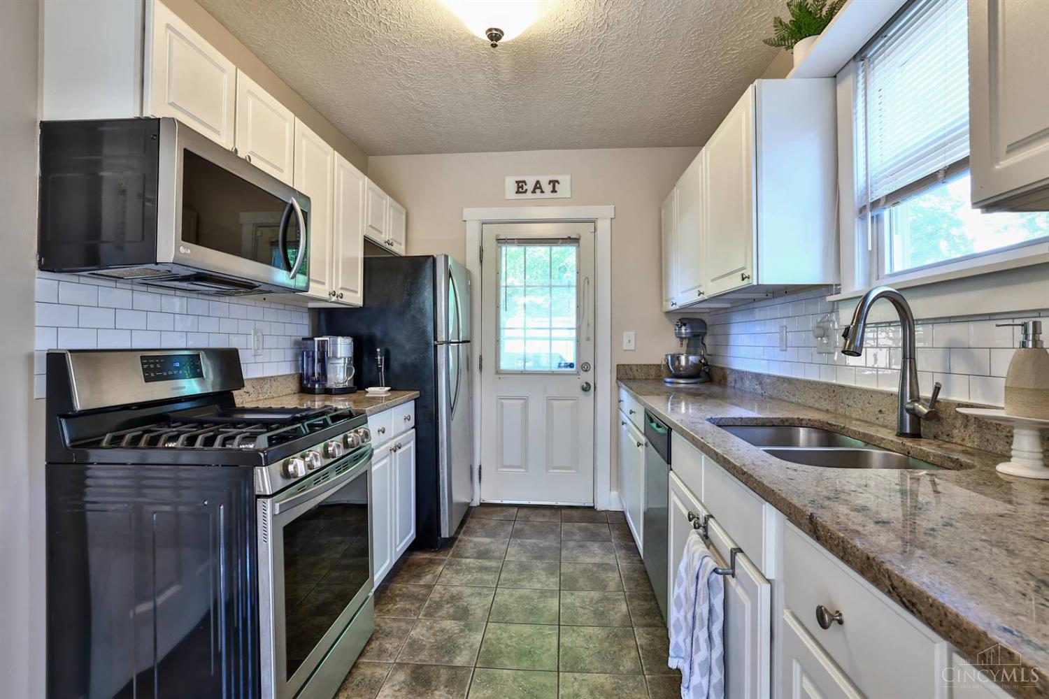 5803 Lester Road Cincinnati, OH 45213 - Photo 12 of 38
