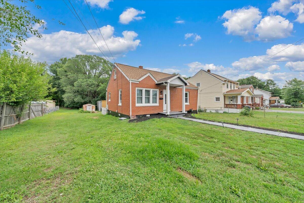 2923 Courtland Road Northwest Roanoke, VA 24012 - Photo 5 of 28 26-MIB01511